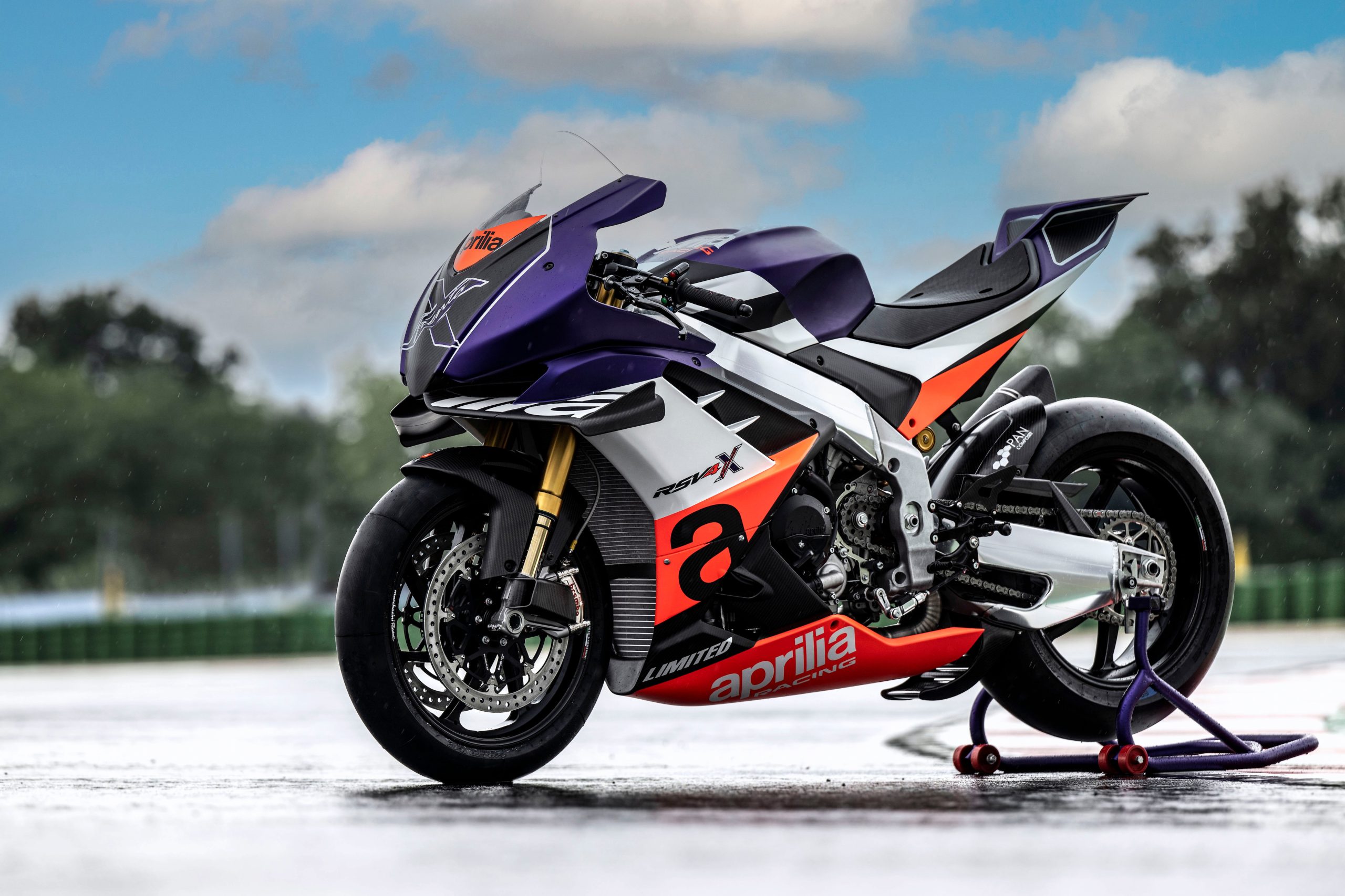 Aprilia RSV4 XTrenta – exklusiv banracer! – Bike powered by Motorrad